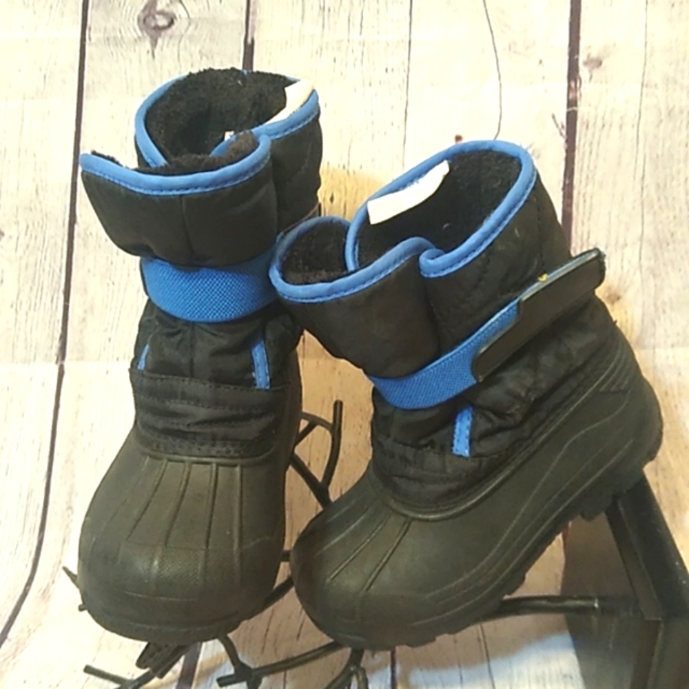 UPPERS SNOW BOOTS 9/10